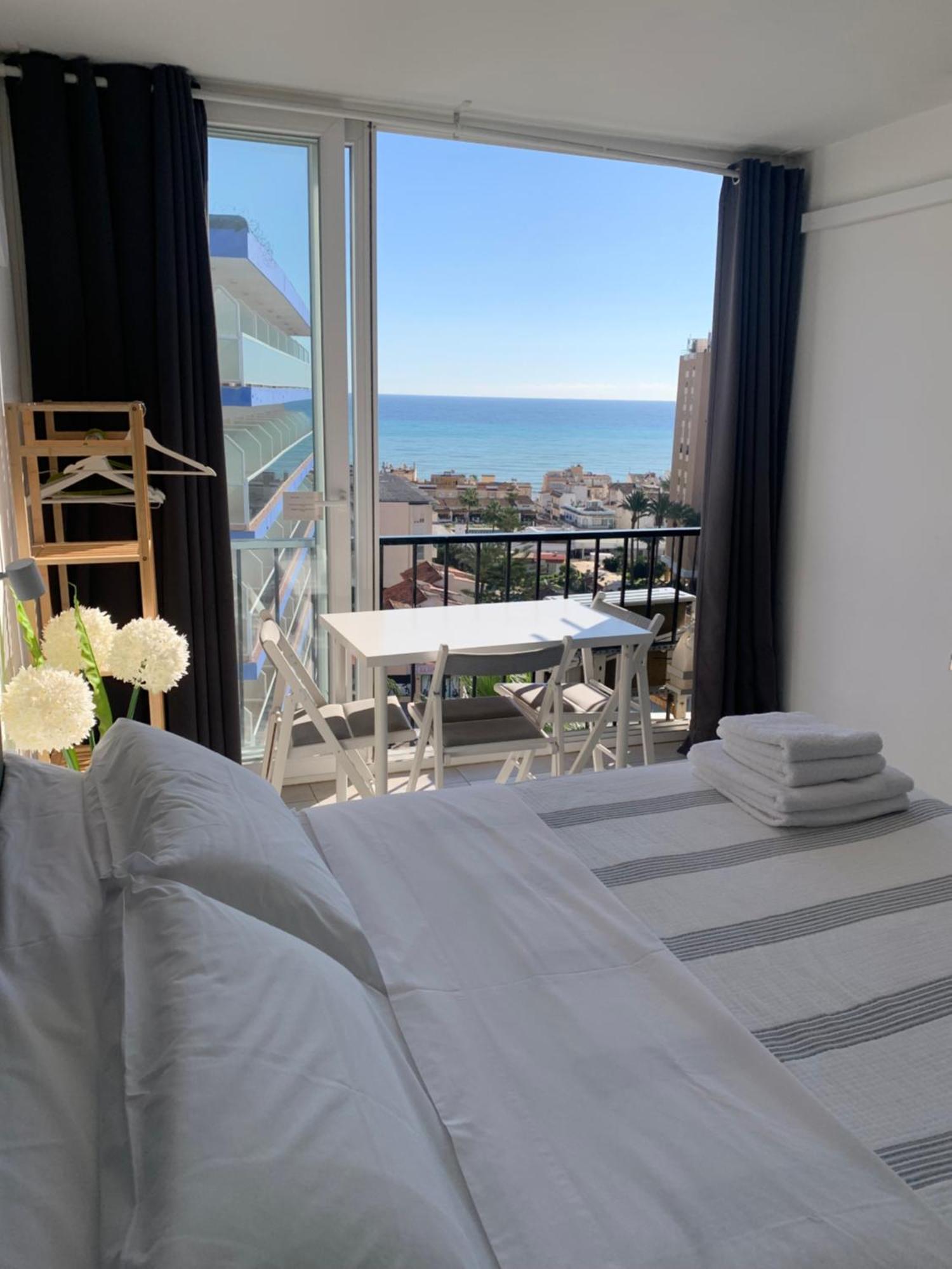 Inviting Studio With Sea View Torremolinos Exteriör bild