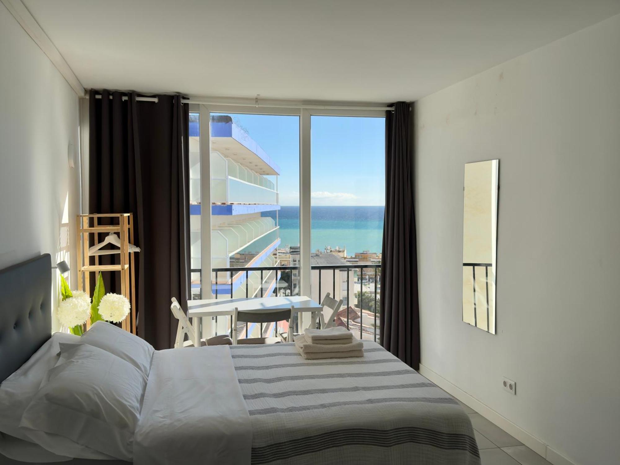 Inviting Studio With Sea View Torremolinos Exteriör bild