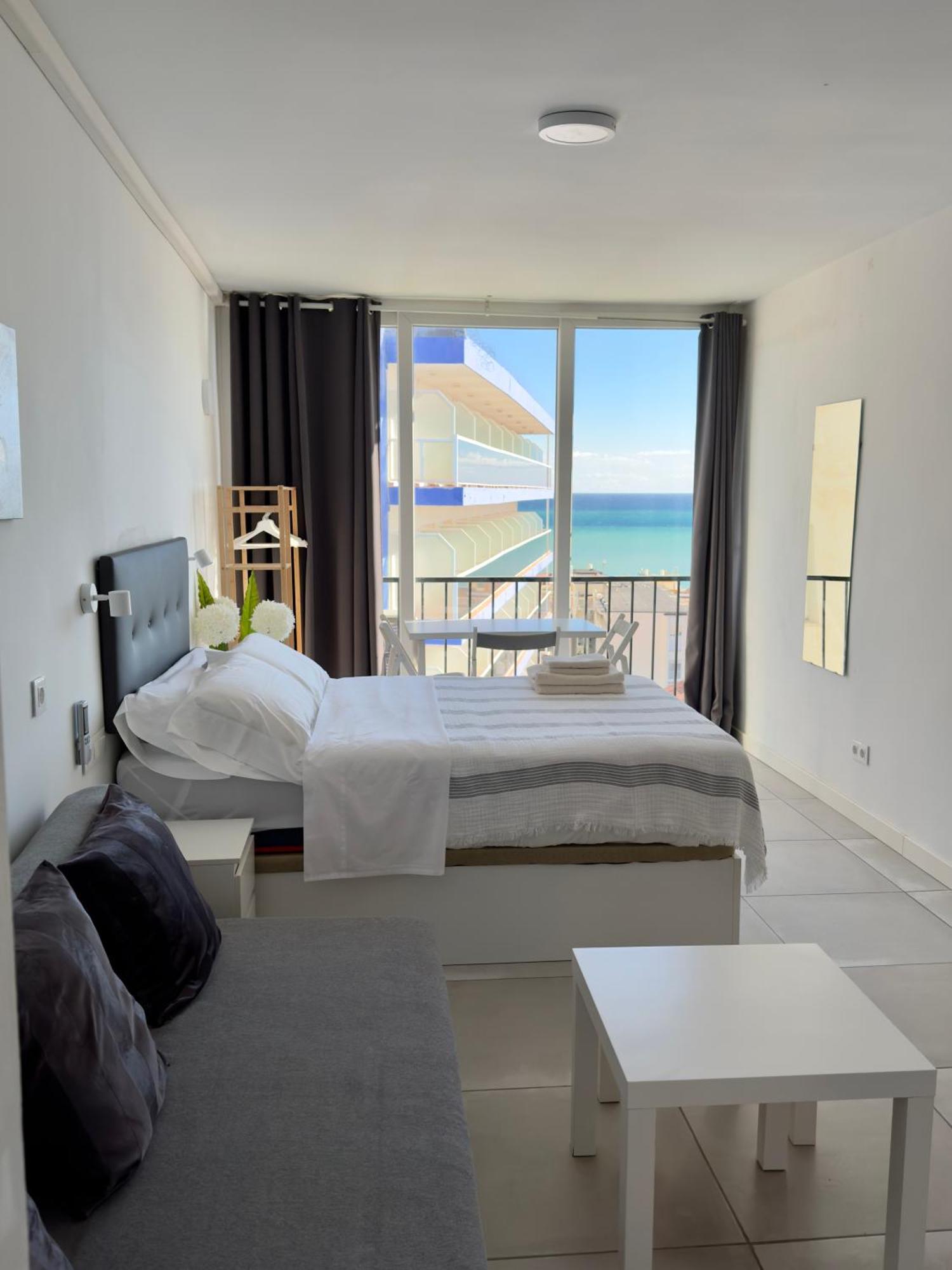 Inviting Studio With Sea View Torremolinos Exteriör bild
